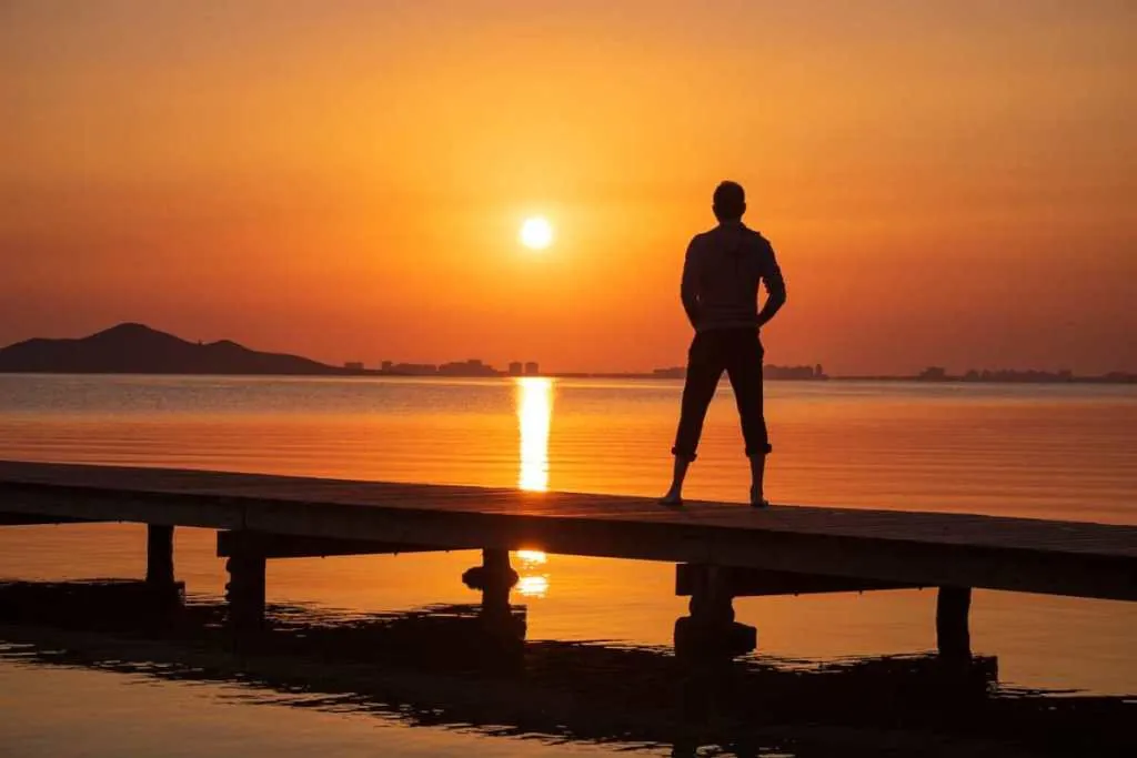 μοναξια ηλιοβασιλεμα